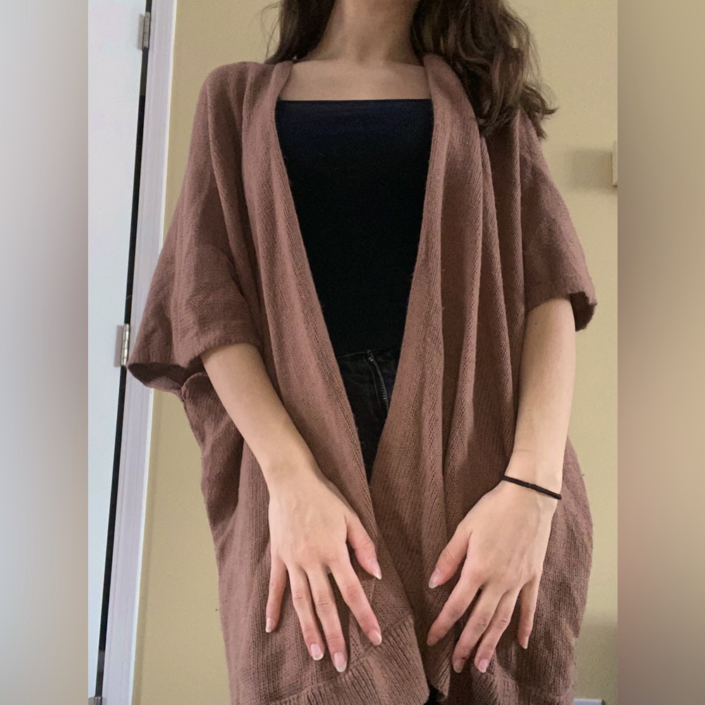 Light brown cardigan with low sleeves